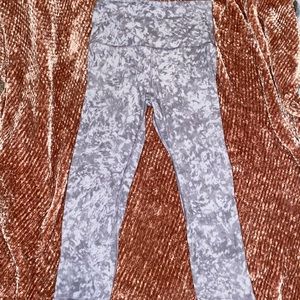 Lululemon Align Crop 21’ size 6 only worn once!